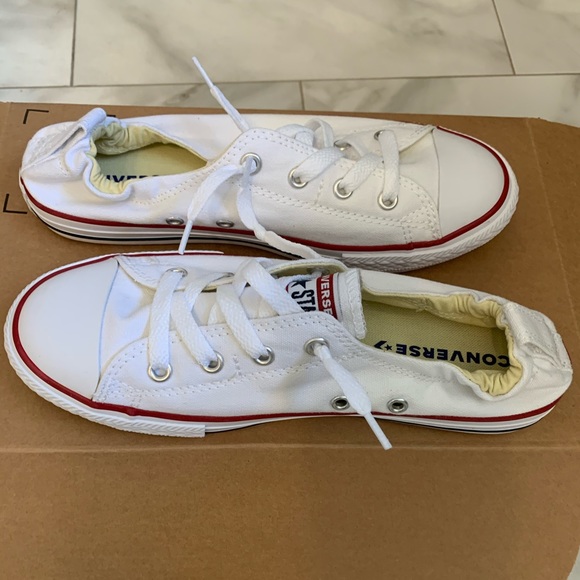 kids converse shoreline
